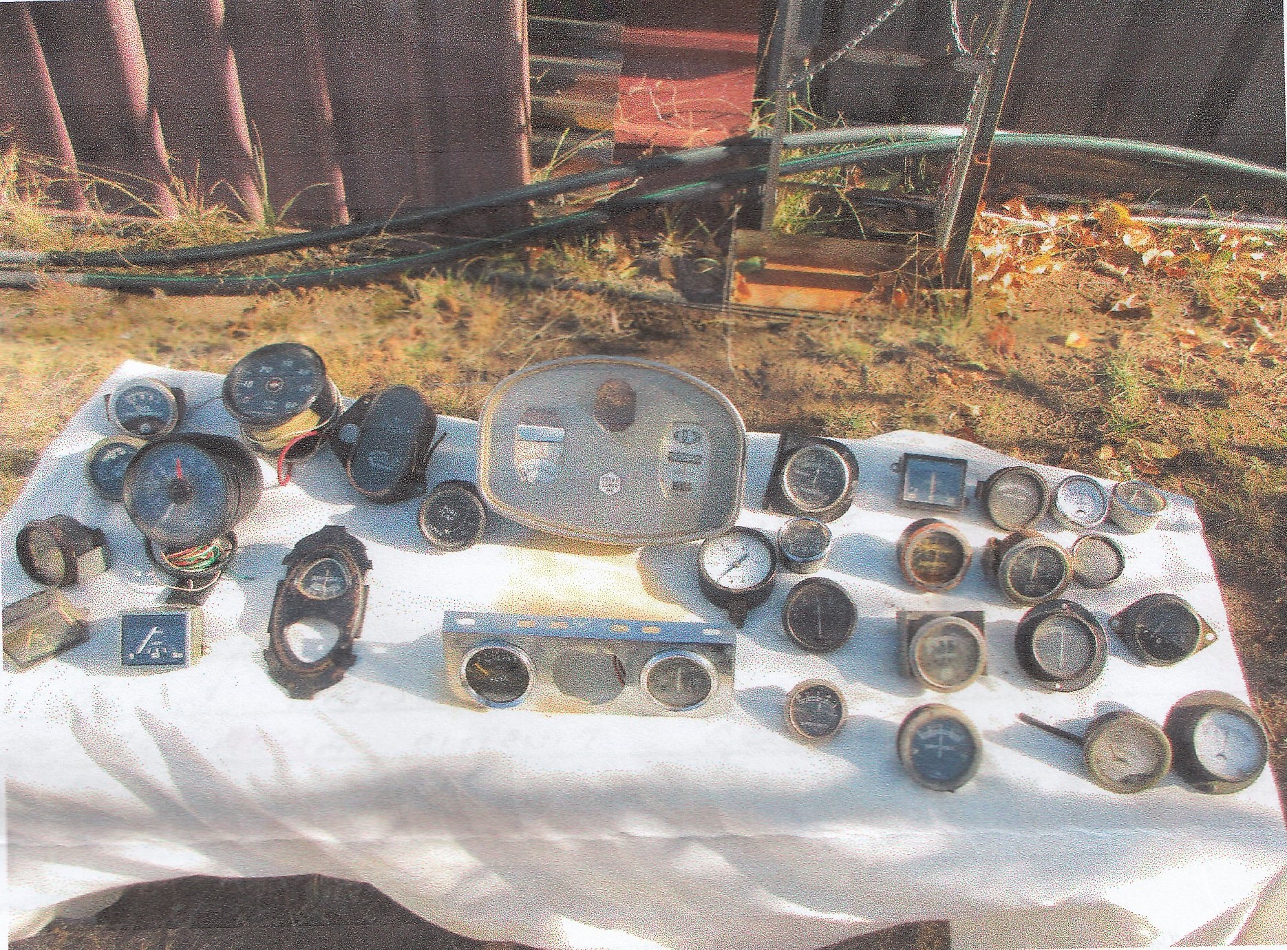 COLLECTION OF VINTAGE AND VETERAN DASH GAUGES JPM5000012 JUST PARTS